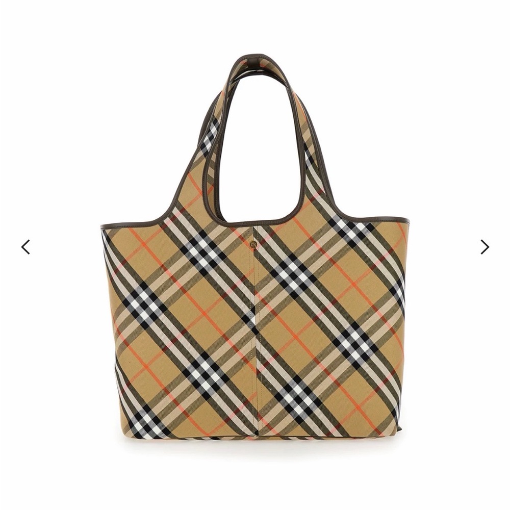 Burberry medium tote comes with dust bag n box. Gently used
